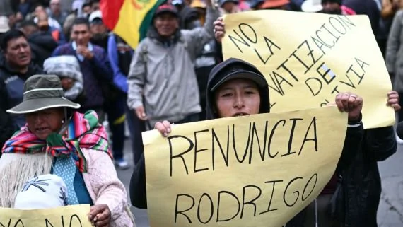 Tras 50 días de caos y pérdidas millonarias, Bolivia sostiene el estado de excepción y busca un acuerdo nacional