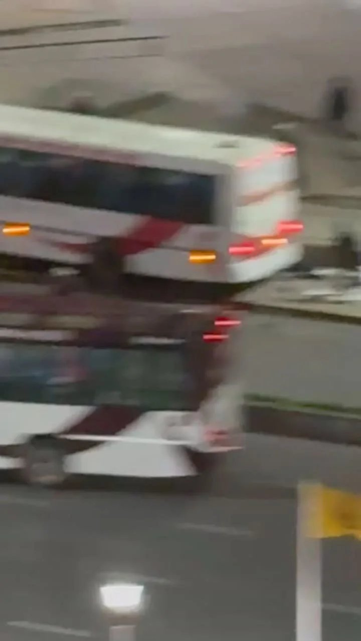 Un colectivo perdió el control en la rambla marplatense