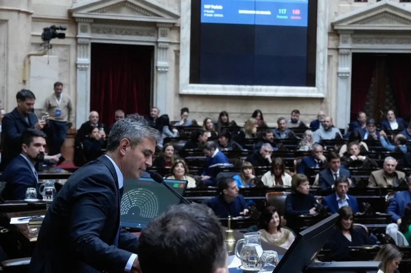 Cómo el oficialismo construyó el respaldo en Diputados para frenar la interpelación de Manuel Adorni