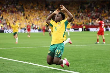 Nestory Irankunda convirtió uno de los goles con los que Australia derrotó a Turquía en el debut