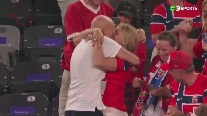La dramática historia que esconde el beso viral del DT de Noruega: estuvo muerto 12 minutos y hasta “prepararon su funeral”