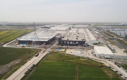 La gigante fábrica de Tesla en Shanghai 