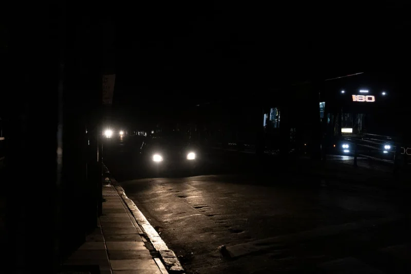 Un corte de luz repentino dejó a oscuras a miles de vecinos en Avellaneda