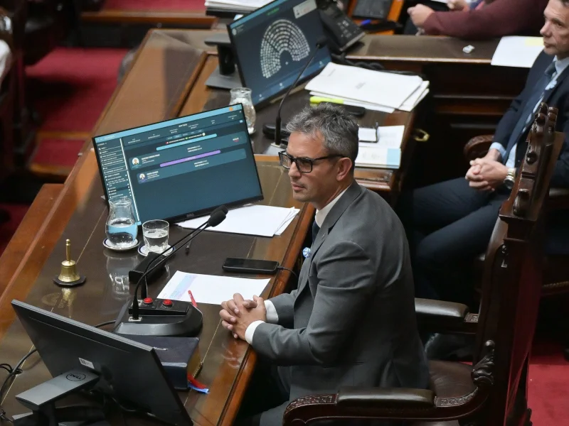 Diputados hoy, EN VIVO: el Gobierno busca aprobar el Súper RIGI y el acuerdo con los fondos buitre, mientras atrasa la avanzada opositora contra Adorni