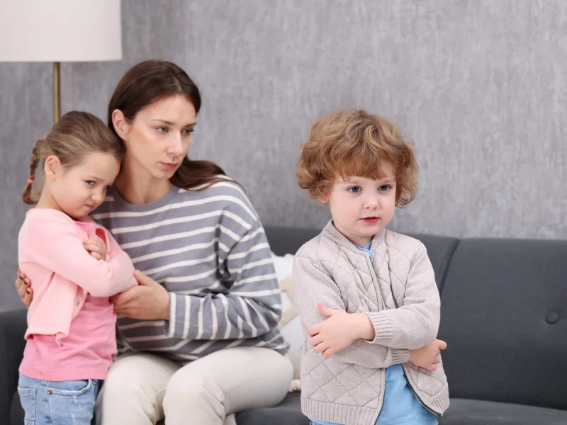 ¿Hay un hijo favorito? Qué revela un estudio sobre las diferencias que hacen los padres entre hermanos