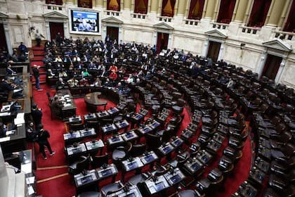 La sesión especial convocada ayer para activar la interpelación a Adorni no reunió el quorum suficiente tras un acuerdo del Gobierno con los bloques aliados