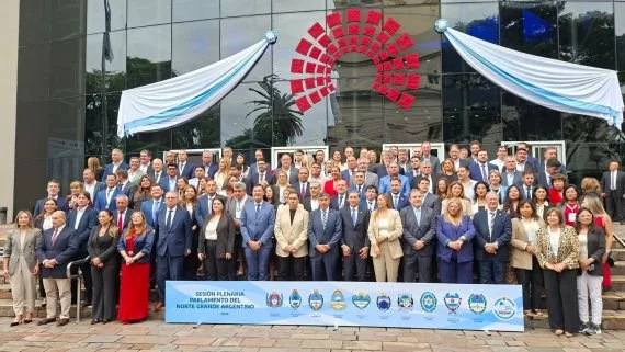 Corrientes lleva el reclamo por las tarifas eléctricas, la Isla Apipé y el Corredor Belgrano al Norte Grande