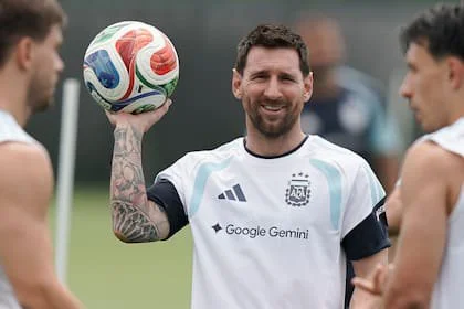 Lionel Messi sonríe y la selección lo disfruta; el 10 ya es el máximo goleador de los Mundiales, con 18 festejos