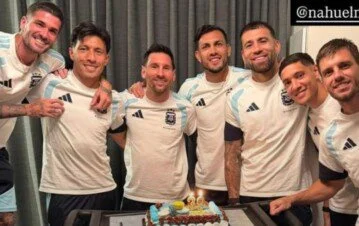 ¡Feliz cumpleaños, capitán! Así fue el festejo de Messi en el Mundial, con sus compañeros de Argentina: la sorpresa que emocionó a la Pulga