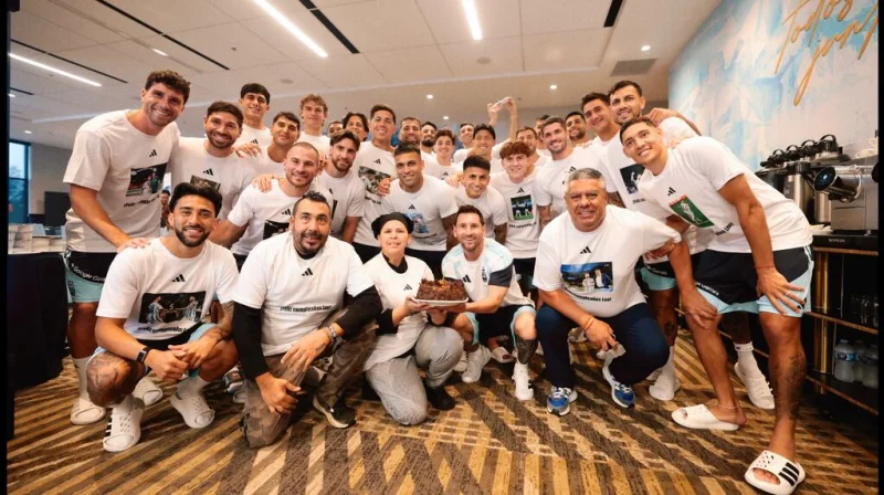El emotivo gesto de los jugadores de la Selección argentina para Lionel Messi en el día de su cumpleaños 39