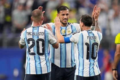 Argentina's Lionel Messi (10) celebrates with teammates after the World Cup Group J soccer match between Argentina and Austria in Arlington, Texas, near Dallas, Monday, June 22, 2026. (AP Photo/Ashley Landis)