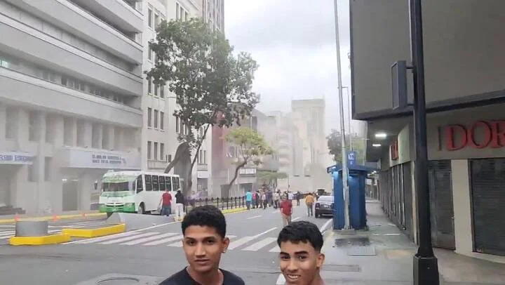 Momentos de desesperación durante el terremoto en Venezuela 
