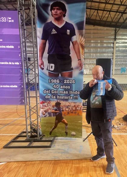 Paredi con la vuvuzela que después llevó al Senado