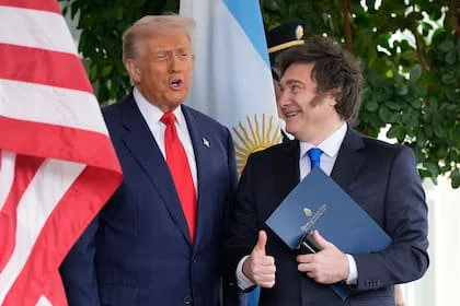 Los presidentes Donald Trump y Javier Milei, en la Casa Blanca, el 14 de octubre de 2025, en Washington. 