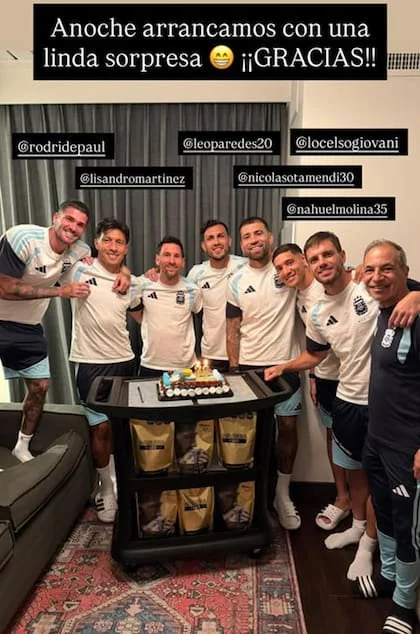 En la previa, Messi se mostró junto a sus compañeros más cercanos de la selección