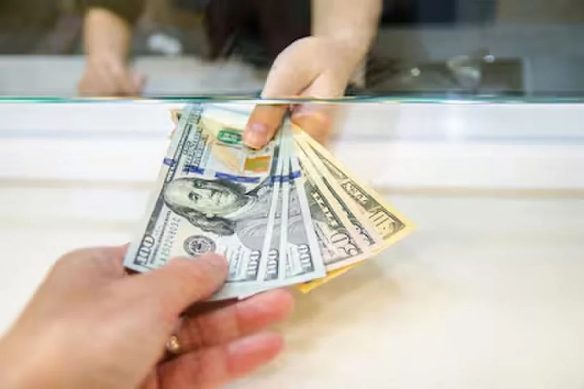 AHORRO. Con el pago del aguinaldo se activa la compra de dólares.