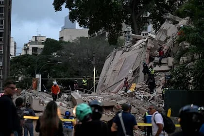 Los terremotos provocaron el colapso de casas y edificios