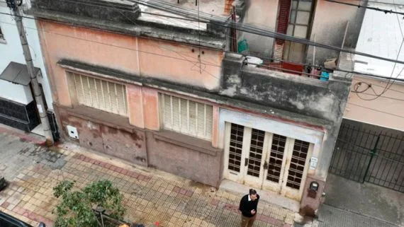 Había cuatro adultos más en la casa la noche del femicidio de Agostina: la Justicia los tiene bajo la lupa