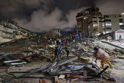 Trabajos de búsqueda de sobrevivientes en Caracas, Venezuela.