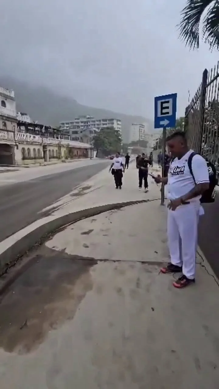 El hotel Eduard's, uno de los más lujosos de La Guaira, quedó destruido