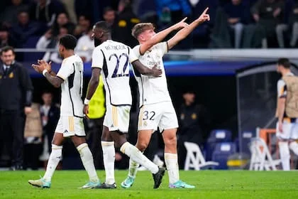 Nico Paz festeja un gol en Champions League ante Napoli en el Santiago Bernabeu, el 29 de Noviembre de 2023.