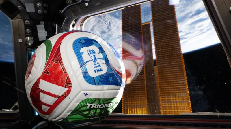 Los astronautas de la Estación Internacional jugaron con la pelota del Mundial 2026 en el espacio