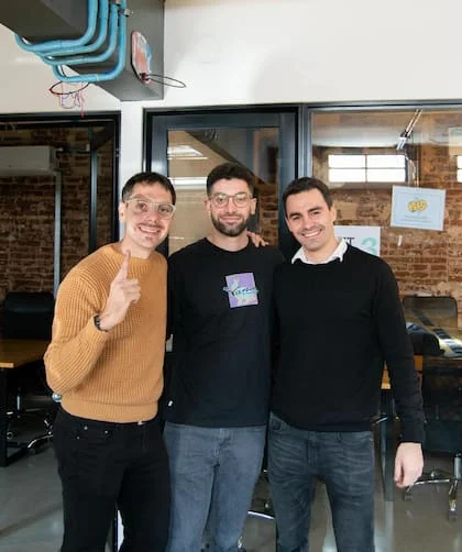  “Nos conocimos y luego nos fuimos a buscar las habilidades que nos faltaban para poder encontrarnos”, reflexiona Azziani sobre su recorrido como emprendedores