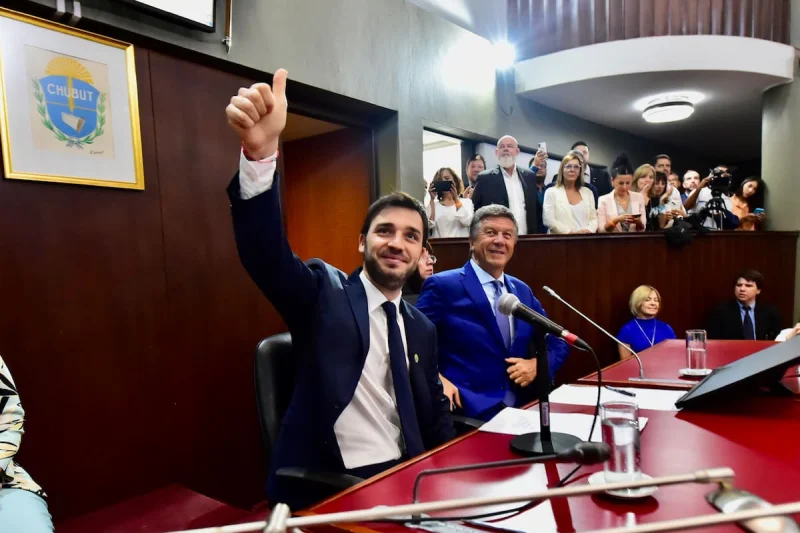 YPF le cedió tierras a Chubut y se desató una disputa política entre el gobernador y un intendente