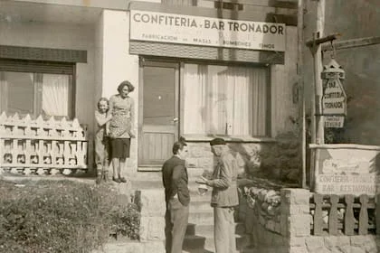El Tronador fue uno de los primeros pasos de los inmigrantes de la familia en la Argentina. Construyeron nuevos paradigmas en el mundo del chocolate