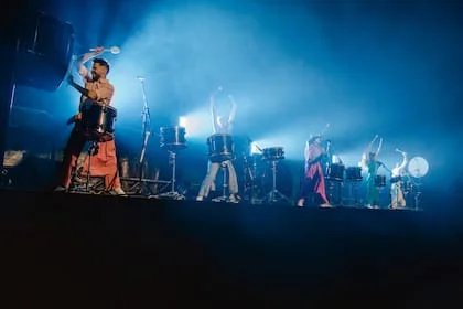 "La música es fundamental. Con Gabi Kerpel trabajamos juntos hace muchísimos años y logramos algo que no es fácil para un músico. Es más fácil para mí que para él, porque él tiene que hacer música que no está terminada de alguna manera", comenta James