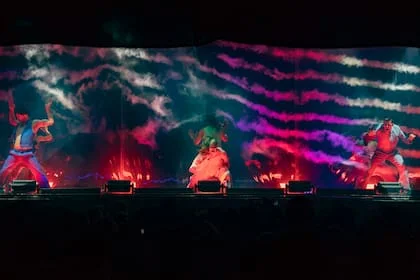 "Hay un túnel de viento. Adentro hay una máquina que yo le digo 'la máquina de bailar', que te atás y girás a los pedos, avanzás y retrocedés. Armamos coreografías con eso mezcladas con el viento", dice el creador de Fuerza Bruta Aven