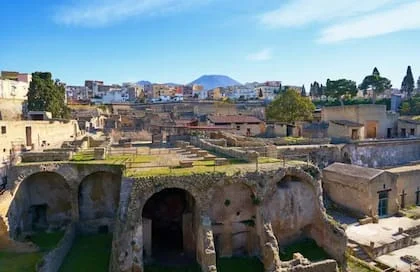 Los pergaminos pertenecen a una colección de más de 400 papiros recuperados de una villa en la antigua ciudad costera de Herculano