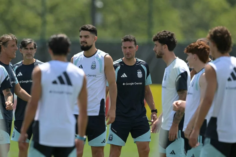 Scaloni planea rotar ante Jordania, pero en un plantel de titulares nadie quiere perder su lugar