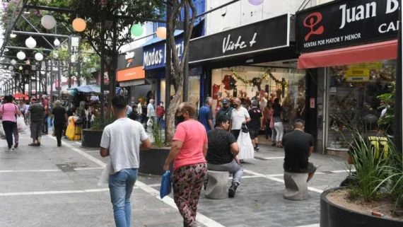 El consumo de los hogares repuntó 0,9% en mayo y marcó la segunda alza consecutiva