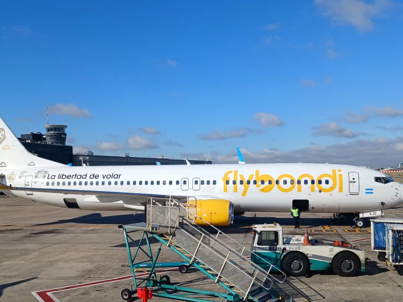 Se agrava la crisis de Flybondi: con sus tres aviones en tierra, canceló todos los vuelos y enfrenta una denuncia penal