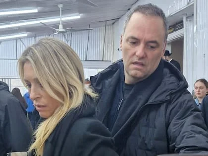 En una entrevista brindada a LN+, Adorni reconoció que, junto a su esposa Bettina Angeletti, mantuvo durante años ahorros no declarados