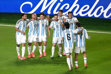 La selección argentina avanzó a 16vos de final del Mundial 2026 como líder del Grupo J
