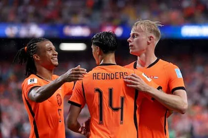 Países Bajos goleó a Túnez en la última fecha de la etapa de grupos y avanzó a los 16vos de final