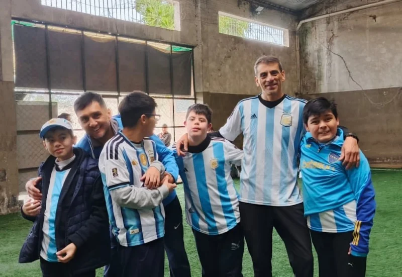Una escuelita jujeña de fútbol les da lugar de pertenencia a chicos con autismo