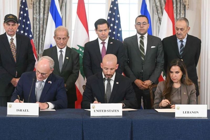 Israel y el Líbano firman un acuerdo clave, pero Ormuz vuelve a encender la tensión entre EE.UU. e Irán