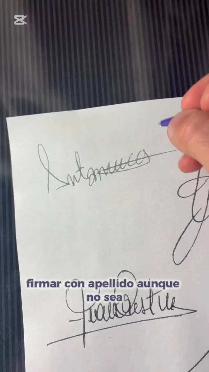 Qué significa firmar con tu nombre completo, según una grafóloga