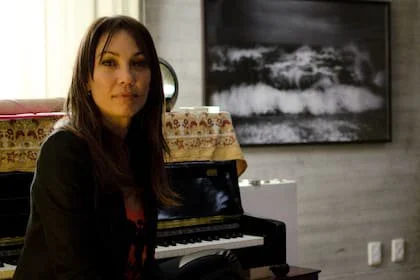“Mi formación, si vamos a la formación concreta, es en cine y fotografía. Yo empecé fundando una revista que se llamaba Los Inrockuptibles junto a los franceses que trajeron la revista acá", contó a LA NACION en 2019 respecto a sus inicios