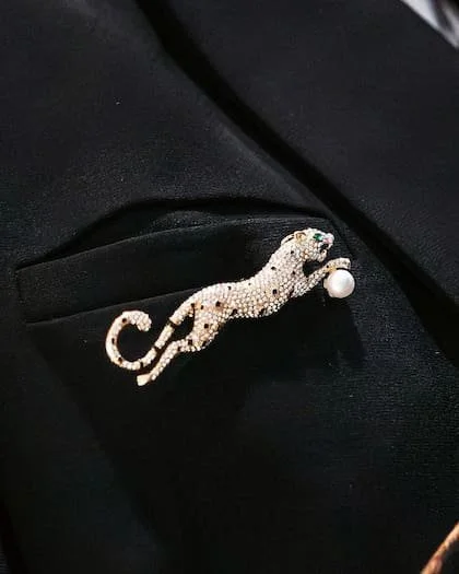 El prendedor, otro gran detalle que une moda e identidad