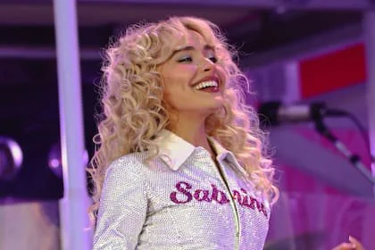 Sabrina Carpenter logró una orden de alejamiento por cinco años que le impide al acosador acercarse a ella (Instagram/@sabrinacarpenter)