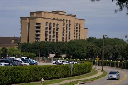 El hotel de Dallas donde Maradona pronunció la famosa frase que marcó el final de su etapa como jugador del equipo nacional, en 1994; este sábado la selección se enfrentará con Jordania cerca de allí.