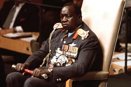 Idi Amin, dictador de Uganda, recibió a los secuestradores en Entebbe y se presentó como mediador durante la crisis