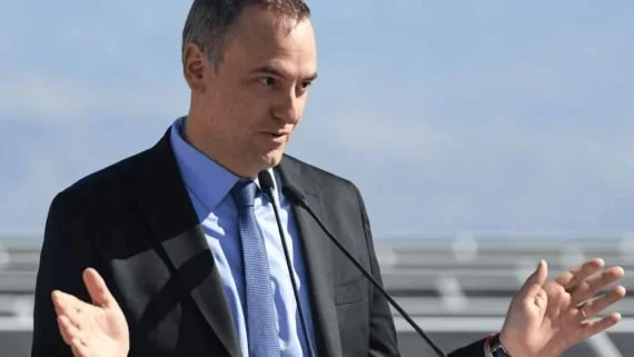 Las dudas de la justicia sobre el patrimonio de Adorni y el temor de que la causa avance