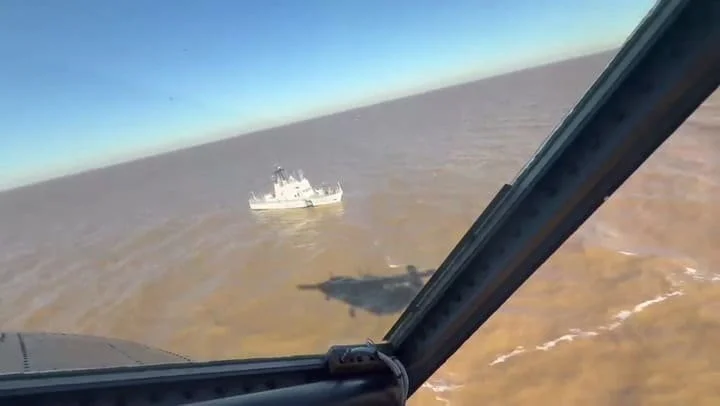 Buscan a una embarcación con cinco tripulantes en el Río de la Plata