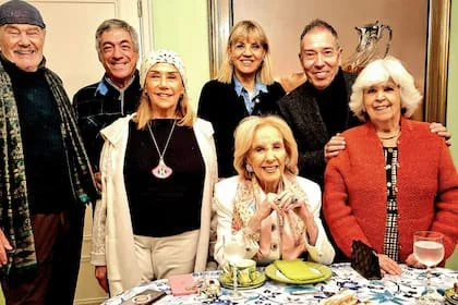 Algunos de los inflatables: Gino Bogani, Dany Mañas, Marcela Tinayre, Teté Coustarot, Alejandro Veroutis y Amalia Idoyaga Molina