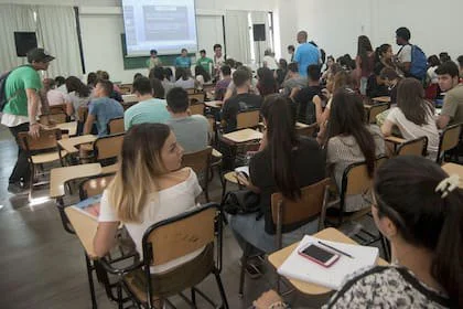 La mayoría de los consultados prefiere estrategias de acompañamiento antes que decisiones de repetición de grado
